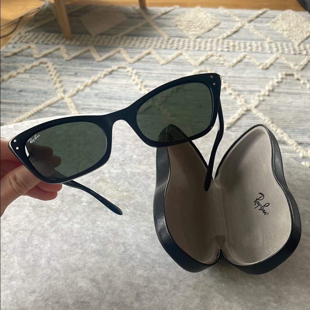 Ray-Ban Black Sunglasses “Lady Burbank”